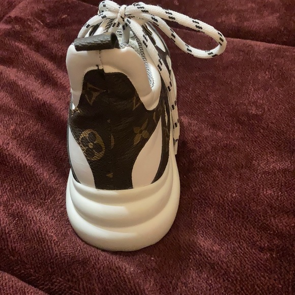 🥰 Too Small 🥰 - Picture 4 of 5